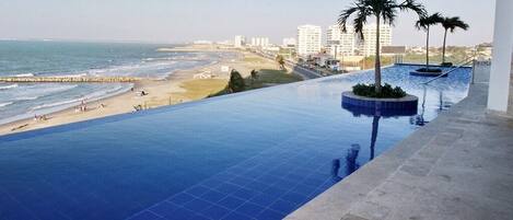 2 outdoor pools