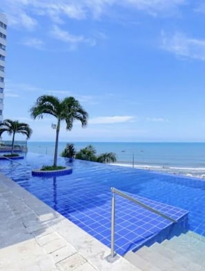 2 outdoor pools