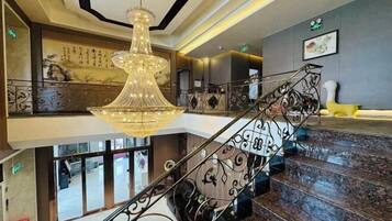 المنشأة من الداخل