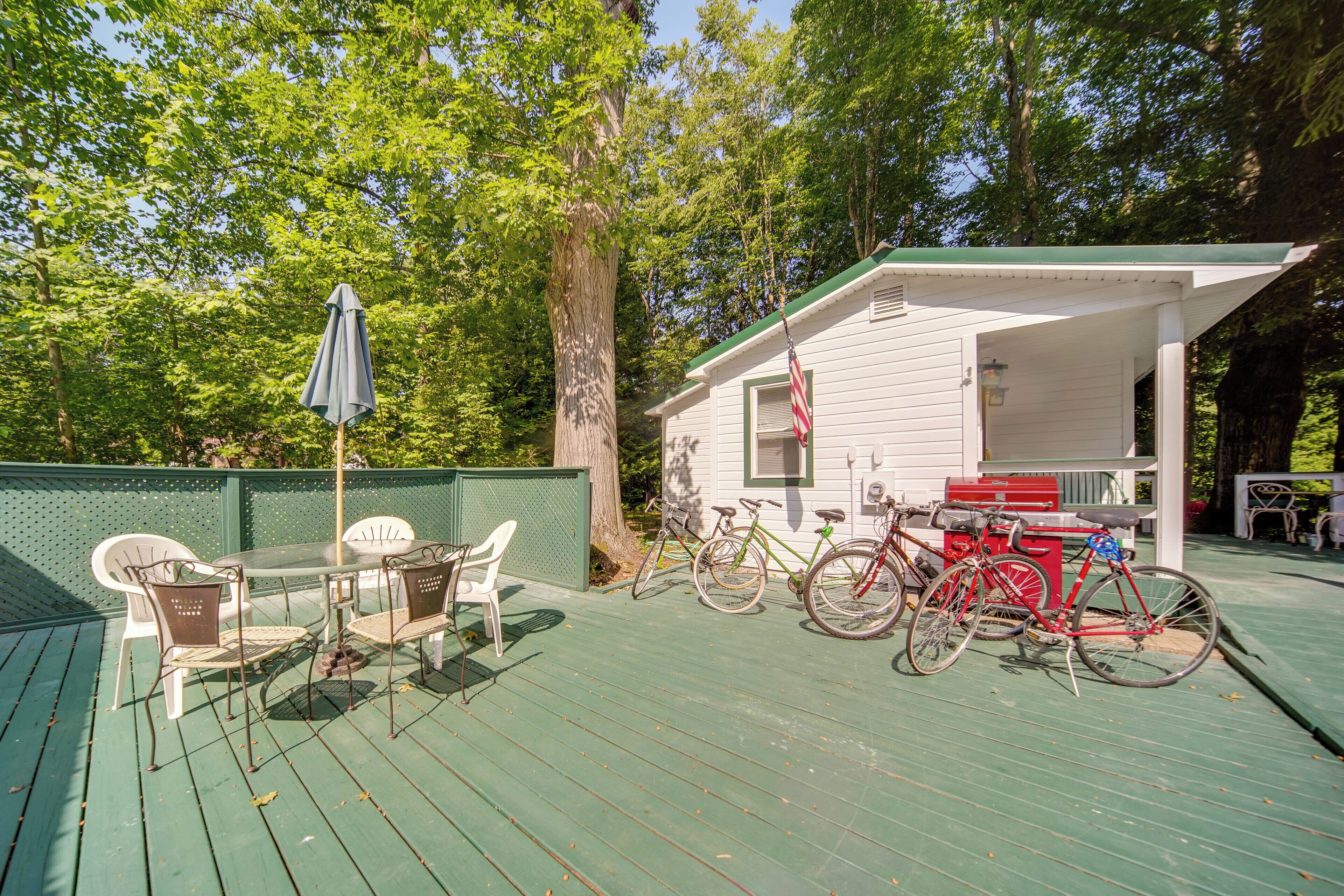 Riverfront Geneva Cottage on Grand River!