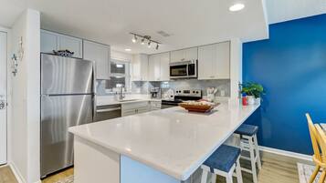 Condo, 2 Bedrooms | Private kitchen