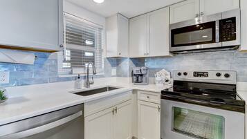 Condo, 2 Bedrooms | Private kitchen
