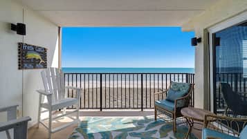 Condo, 2 Bedrooms | Property grounds