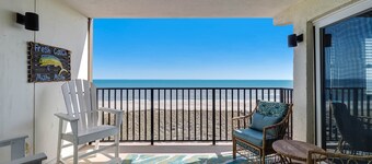 C5 Amelia South 2 Bedroom Condo by RedAwning