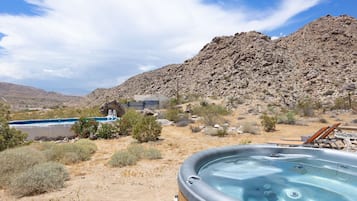 House, 1 Bedroom | Outdoor spa tub
