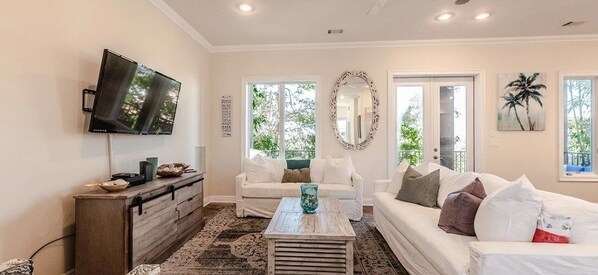 House, 6 Bedrooms | Living area