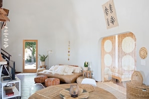 Casa, 1 habitación | 1 habitación, decoración personalizada y muebles diferentes