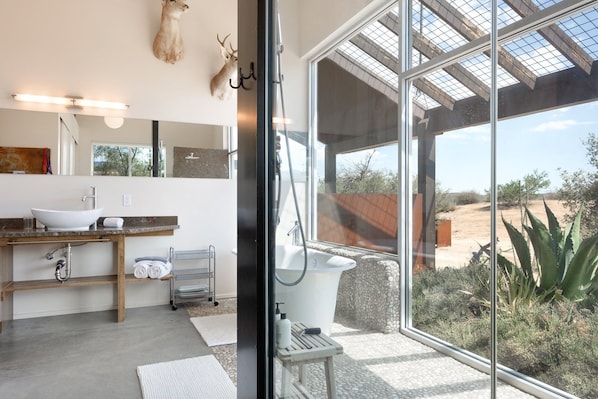 House, 2 Bedrooms | Bathroom | Towels - Jackalope Junction-pool, Hot Tub, Fire Pit, Bbq & Desert Views! 2 Bedroom Home by RedAwning (Pioneertown)