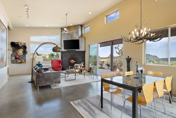 House, 2 Bedrooms | Dining