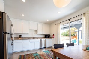 Casa, 4 habitaciones | Cocina privada