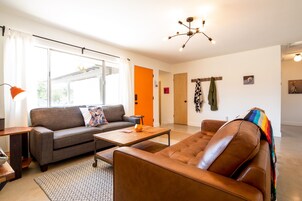 House, 4 Bedrooms | Living area