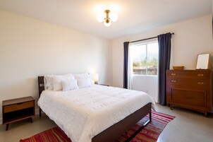 House, 4 Bedrooms | 4 bedrooms, individually decorated, individually furnished, free WiFi