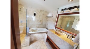 Shower, jetted bath, hair dryer, towels - Ridge Playa Grande Penthouse Suite with Massive Private Terrace (Cabo San Lucas)