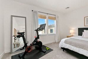 3 bedrooms, individually decorated, individually furnished - Coastal Chic Home near New Belgium & Old Town FC (Fort Collins)