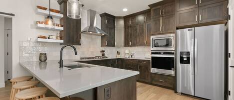 House, Multiple Beds, Fireplace, City View | Private kitchen | Fridge, microwave, oven, stovetop