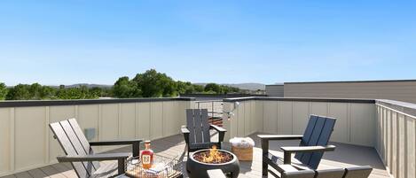 House, Multiple Beds, Fireplace, City View | Property grounds