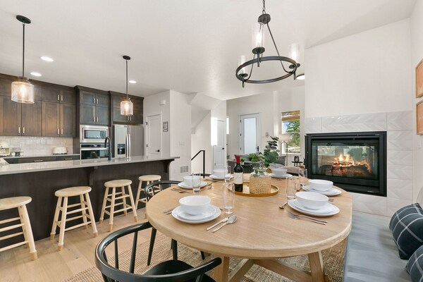 Coastal Chic Home Near New Belgium & Old Town Fc - Arrowhead, CO