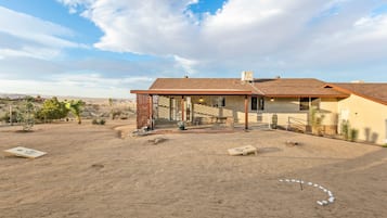 House, 4 Bedrooms | Exterior