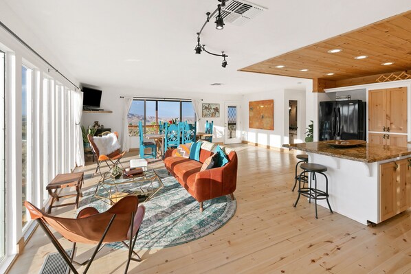 House, 4 Bedrooms | Dining - High View Haven - Hot Tub, Fire Pit & Bbq In Joshua Tree! 4 Bedroom Home by RedAwning (Joshua Tree)