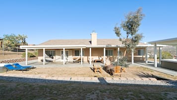 House, 3 Bedrooms | Property grounds