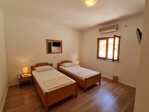 Căn hộ (Three Bedroom Apartment with Balcony ) | 3 phòng ngủ, nôi/giường cho trẻ sơ sinh (phụ phí) 