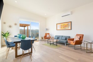 House, 2 Bedrooms | Dining - Sun Oro Joshua Tree - Hot Tub, Bbq, Fire Pit & Gameroom 2 Bedroom Home by RedAwning (Joshua Tree)