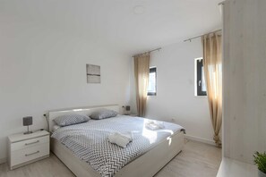 4 chambres, fer et planche à repasser, accès au Wi-Fi (inclus)