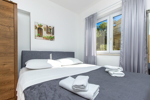 2 bedrooms, WiFi, bed sheets - Apartments N&N - Two Bedroom Apartment with Balcony (Vodice)