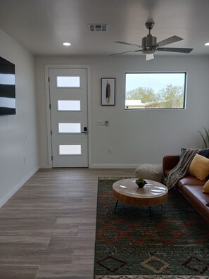 Smart TV - Tucson Barrio Home 2B/2B (Tucson)