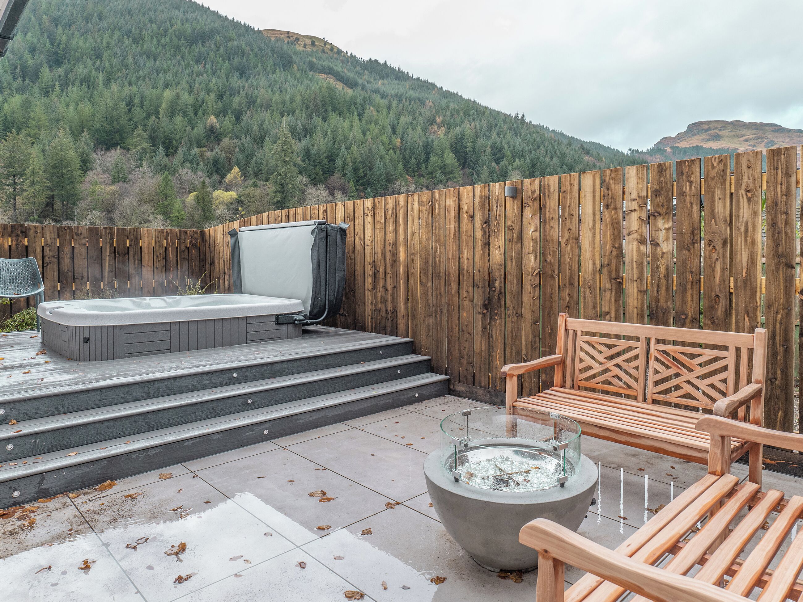 Tina de hidromasaje al aire libre