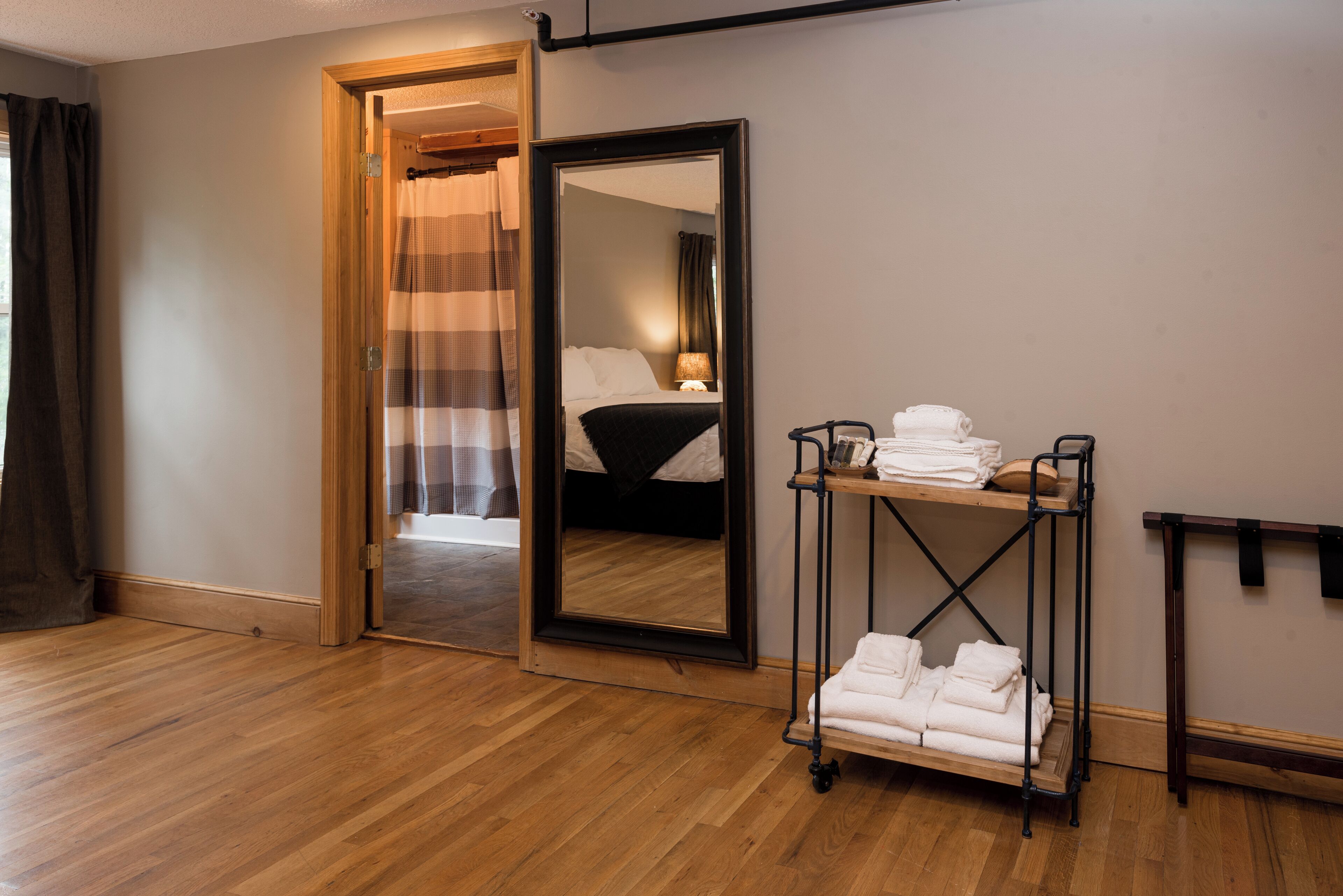 Cedar | Blackout curtains, free WiFi