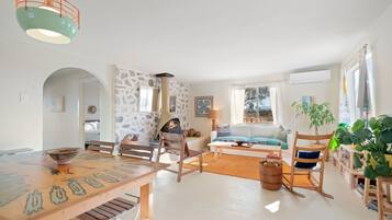House, 1 Bedroom | Dining