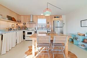 House, 1 Bedroom | Private kitchen