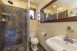 Cabin, 2 Bedrooms | Bathroom | Towels