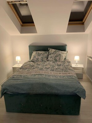 Apartamento, várias camas | 3 quartos, ferros/tábuas de passar roupa, Wi-Fi de cortesia