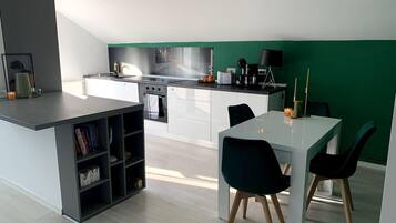 Apartment, Multiple Beds | Private kitchen | Fridge, oven, stovetop, dishwasher