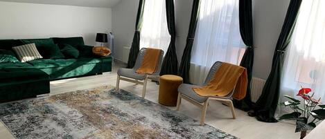 Apartment, Multiple Beds | Living area