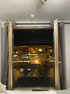 2 bedrooms, iron/ironing board, free WiFi, bed sheets - Remarkable 2-bed Apartment in Chatham (Chatham)