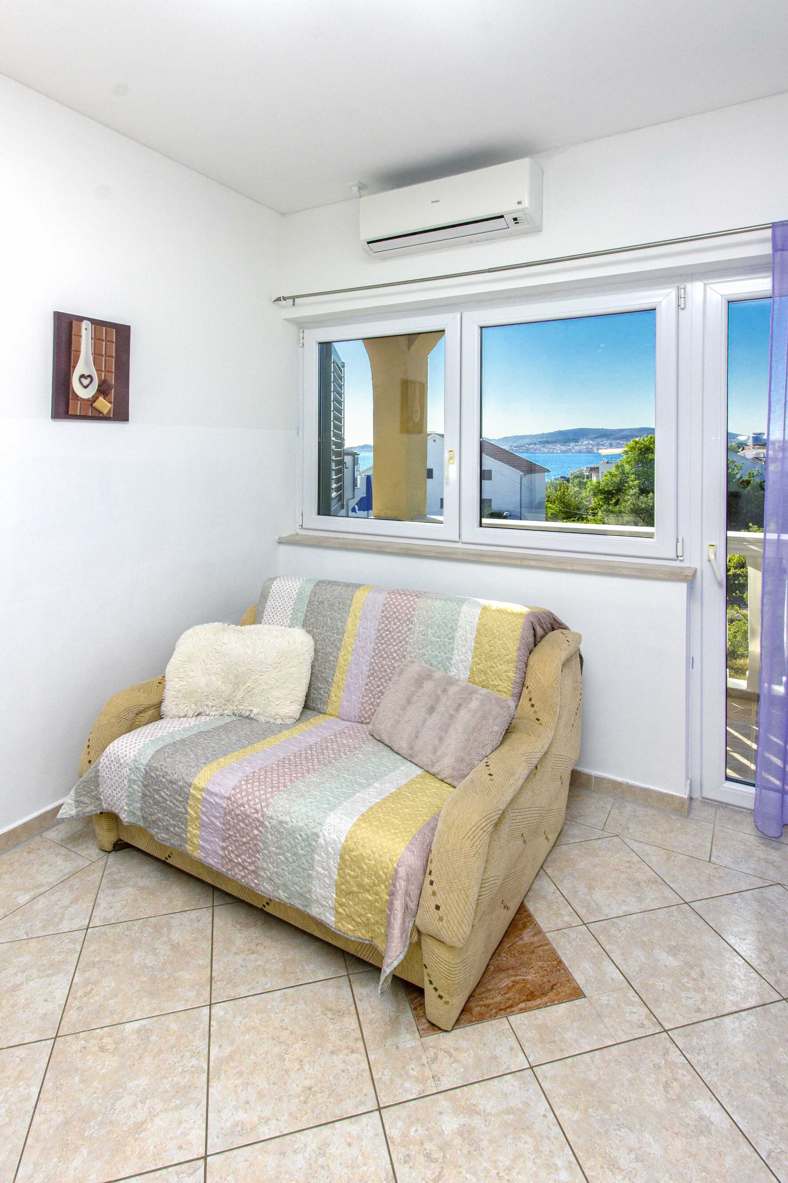 公寓 (Two Bedroom Apartment with Balcony an) | 客廳 | 電視