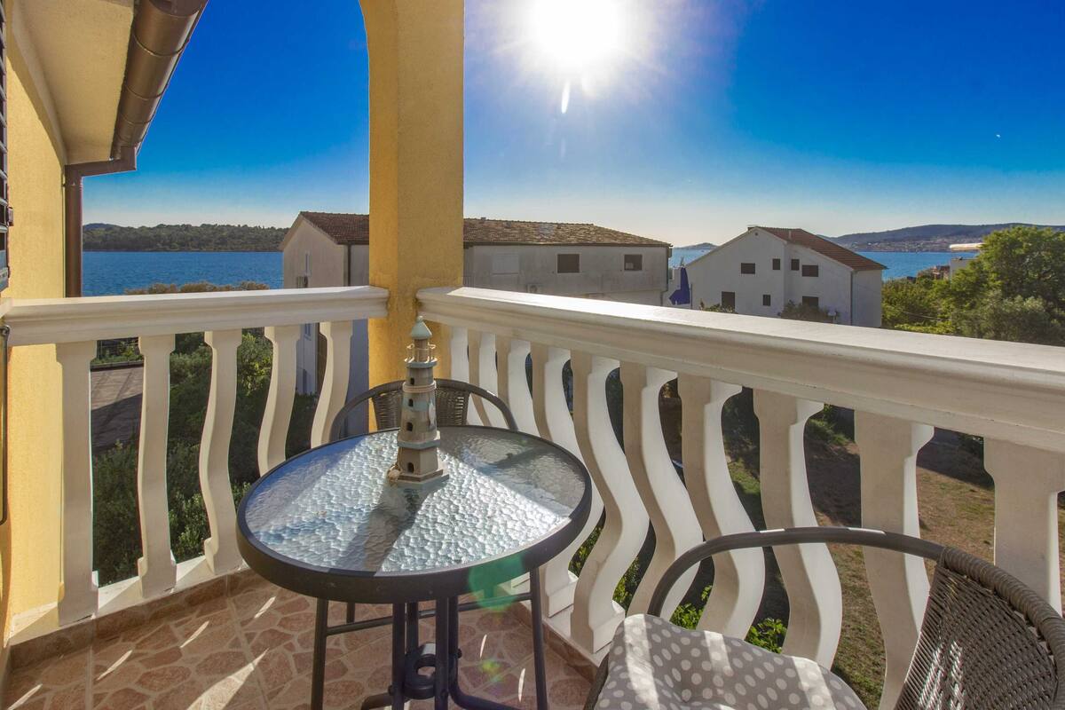 Lägenhet (Two Bedroom Apartment with Balcony an) | Balkong