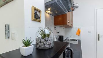 Departamento (Two Bedroom Apartment with Balcony) | Cocina privada | Refrigerador