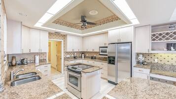 Hus, 3 soverom | Eget kjøkken | Kjøleskap, ovn, kaffetrakter/tekoker og brødrister