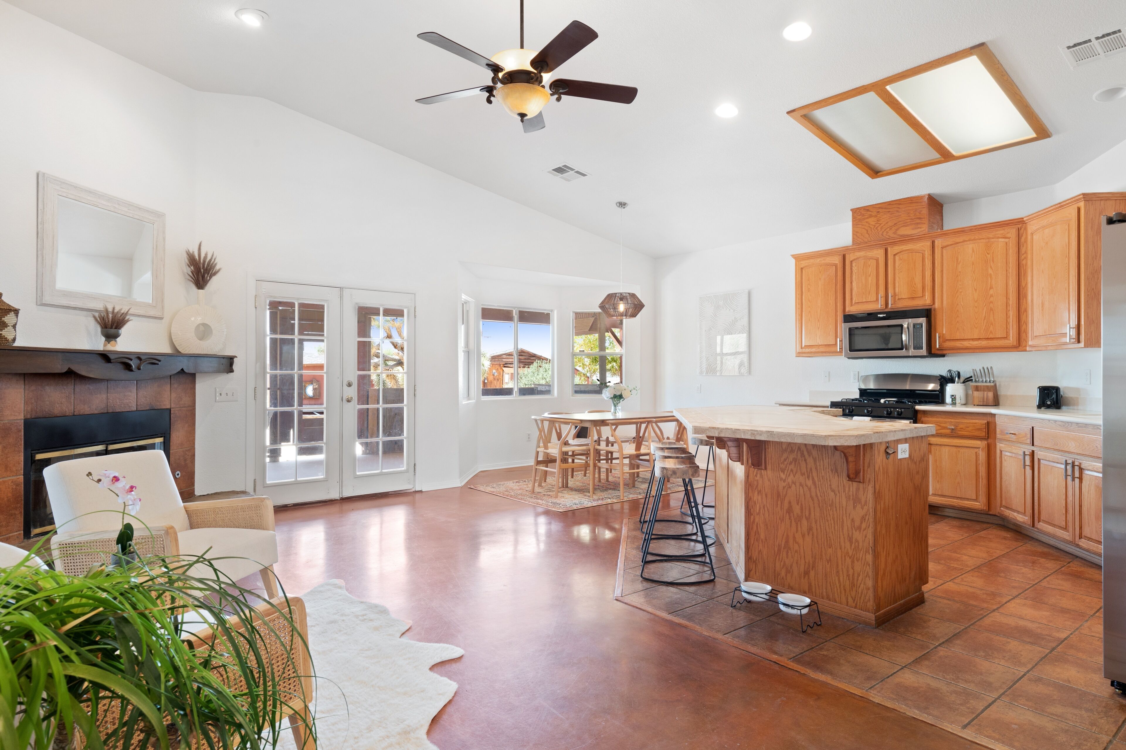 House, 3 Bedrooms | Private kitchen | Fridge, oven, coffee/tea maker