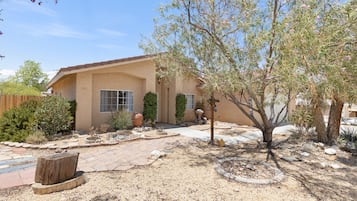 House, 3 Bedrooms | Property grounds