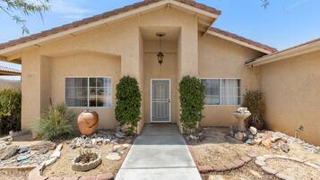 House, 3 Bedrooms | Exterior