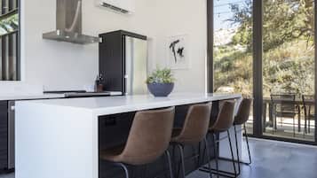 House, 2 Bedrooms | Private kitchen | Fridge, oven, coffee/tea maker