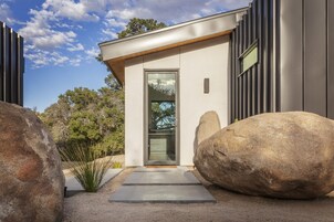 House, 2 Bedrooms | Exterior