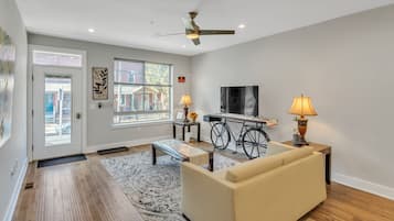 House, 6 Bedrooms | Living area | Streaming services