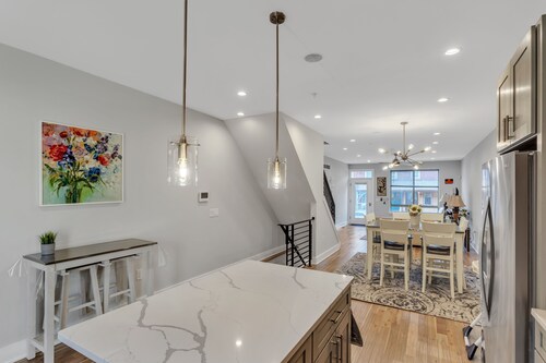 University City - Philadelphia 6 Bedroom Home by RedAwning