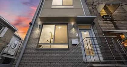 University City - Philadelphia 6 Bedroom Home by RedAwning
